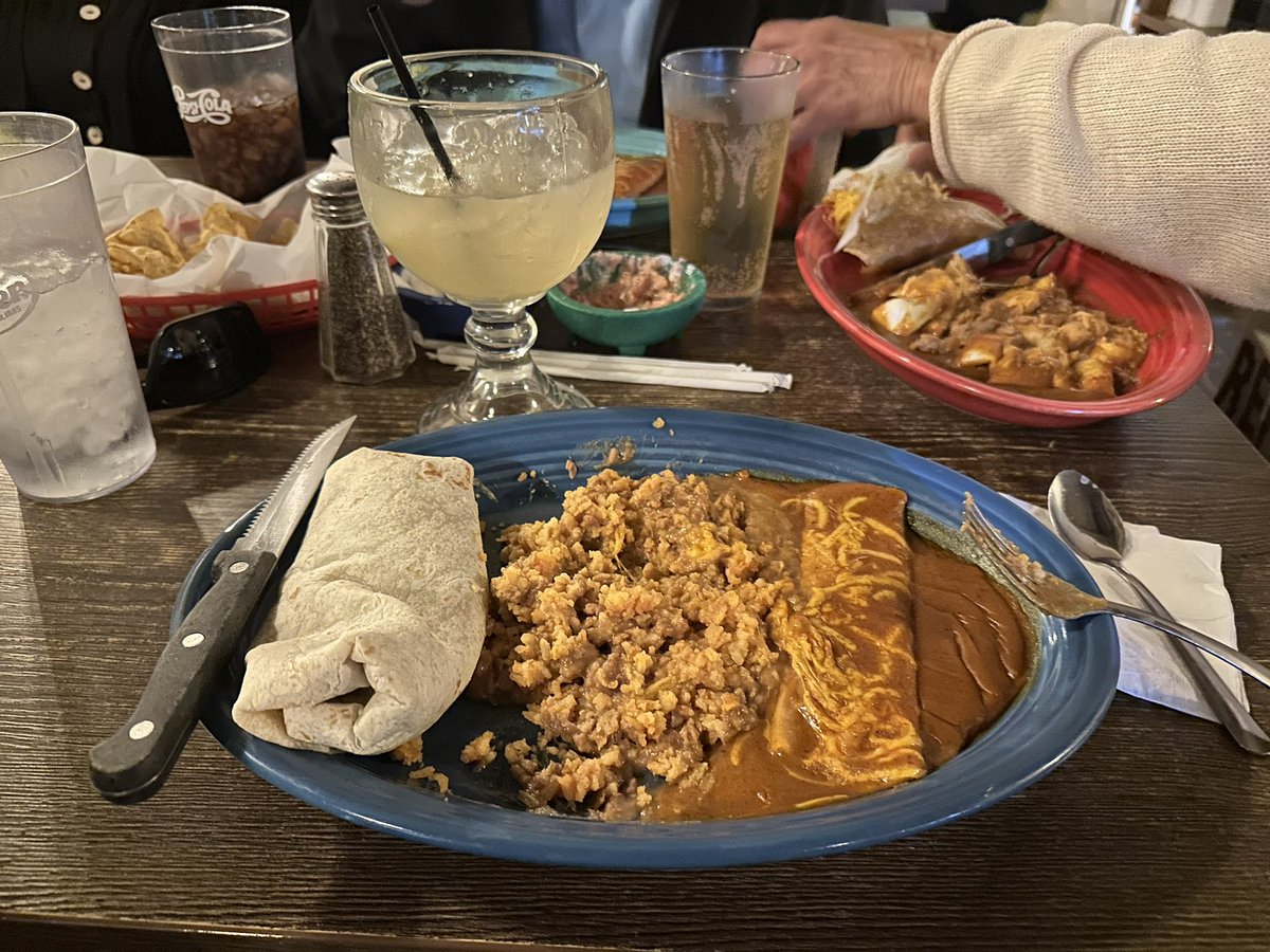 Mexican food and a Cadillac margarita for my bday dinner. 🤤🤤🤤