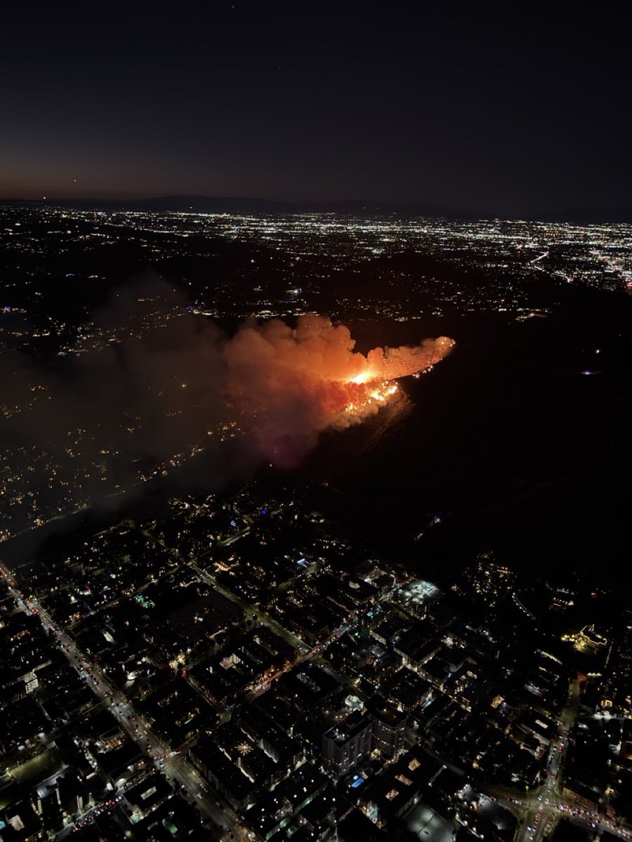 L.A. TACO🌴🌮 (@lataco) on Twitter photo Evacuation Orders per LAFD: A Mandatory Evacuation Order is now in place for Laurel Canyon Blvd (on the west) to Mulholland Dr (on the north) to 101 Freeway (on the east) down to Hollywood Blvd (on the south).
Approximately 10 acres burning between Runyon Canyon and Wattles Evacuation Orders per LAFD: A Mandatory Evacuation Order is now in place for Laurel Canyon Blvd (on the west) to Mulholland Dr (on the north) to 101 Freeway (on the east) down to Hollywood Blvd (on the south).
Approximately 10 acres burning between Runyon Canyon and Wattles