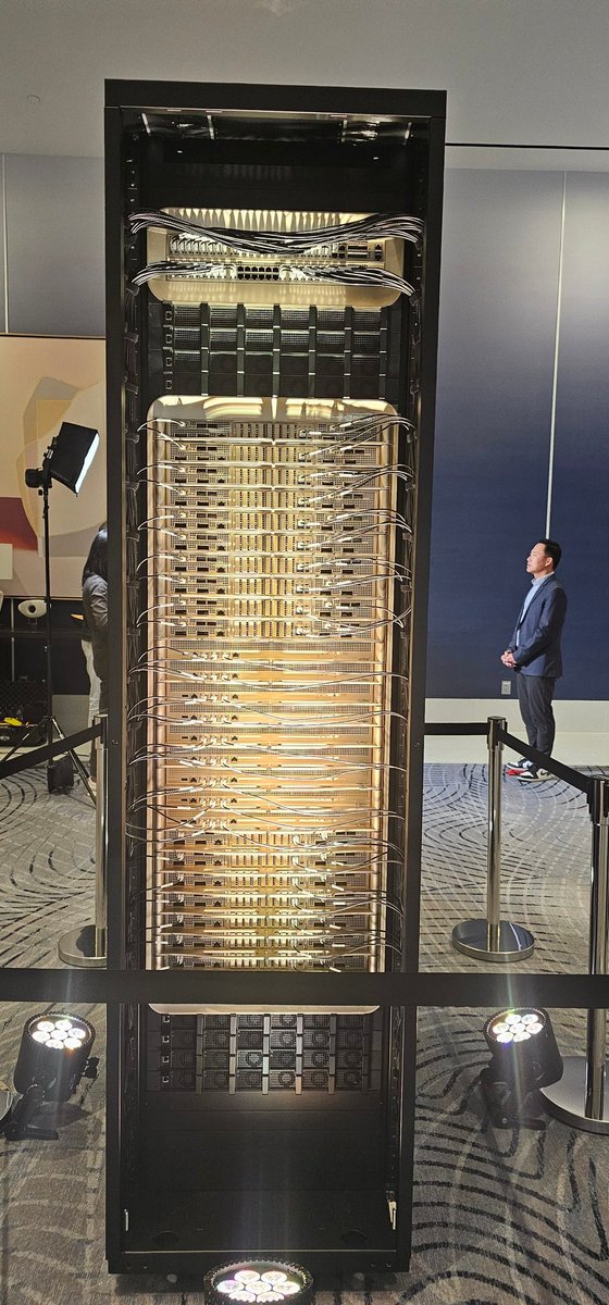 laurentschoice's tweet image. Just admire (like the dude in the right )

#cooltech #nvidia #ces2025