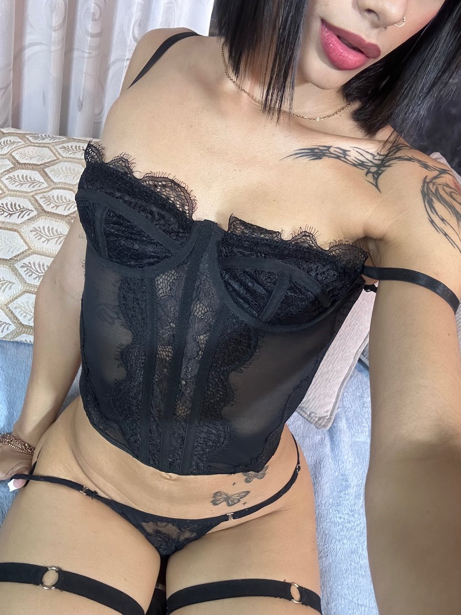 Val_arias44's tweet photo. 🖤👀 https://t.co/2lHH8PzdBV