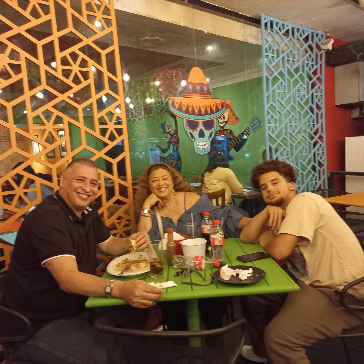 CMonsantos's tweet photo. @CMonsantos FAMILY TIME!!!   #hectorgarcia #Winstonabreu 
Me falto la hija más hermosa ... !!!! https://t.co/Dj8txlqZ7K