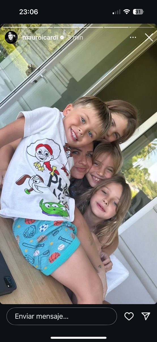 jjulianaortiz's tweet photo. Icardi sos un villero mala leche mira si vas a meter a tus hijas para atacar a tu ex mujer de 10 años con la mina que en teoría arruinó todo lo que querías recuperar hasta hace UN MES de la otra ni hablo xq ya sabemos todo https://t.co/grxDp6SZN3
