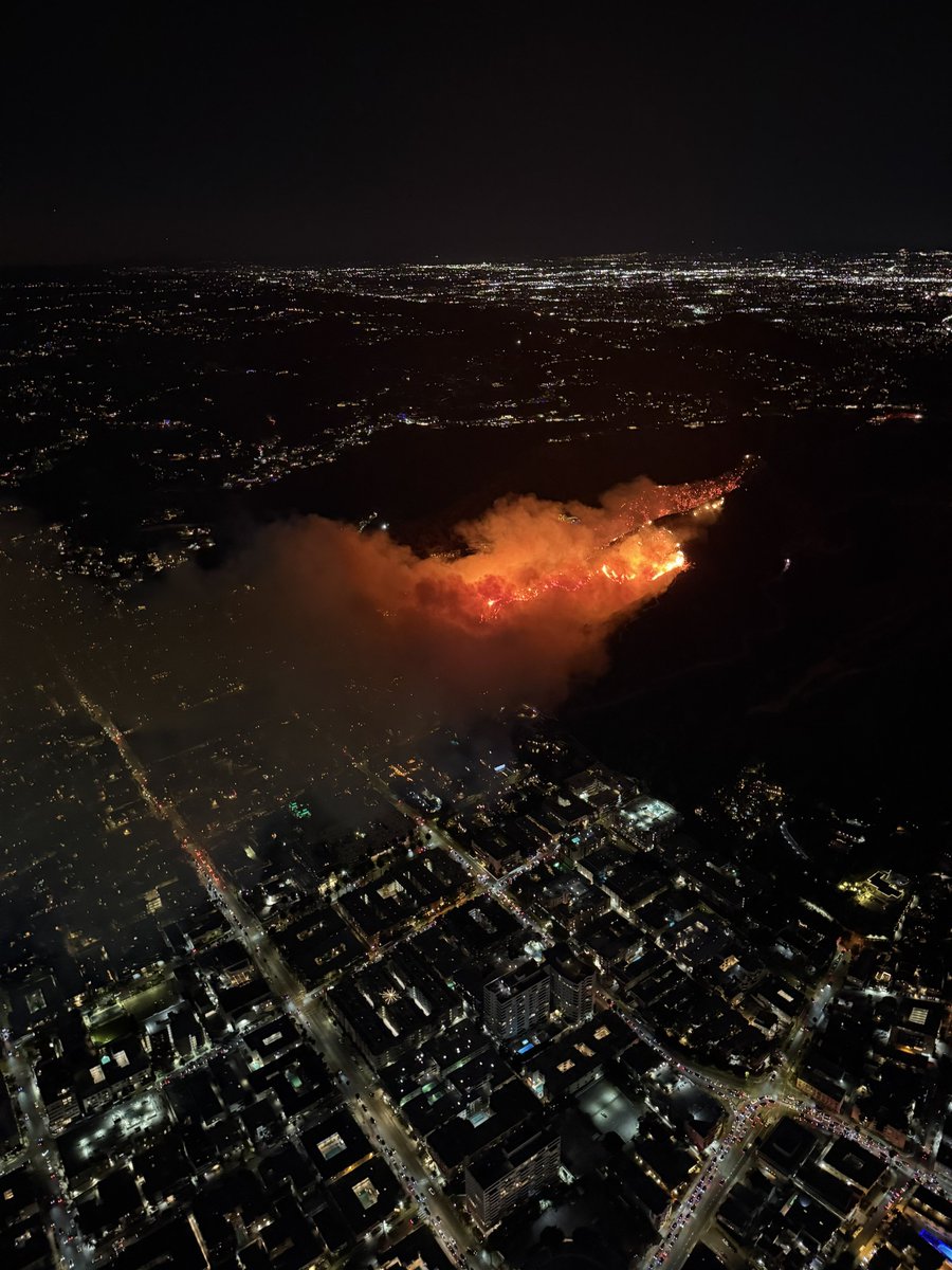 IMMEDIATE EVACUATION ORDER in the RUNYON CANYON area. Fire blowing directly towards Hollywood Blvd