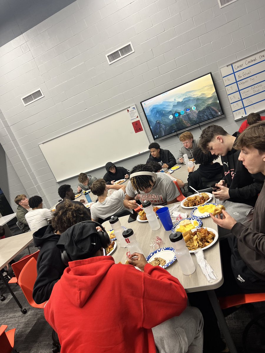 WC_BBall's tweet photo. Another team dinner in the books! Thanks to Roper Honda of Webb City for providing the meal and our awesome parents for helping feed the boys. https://t.co/VmOEHDq5Ut