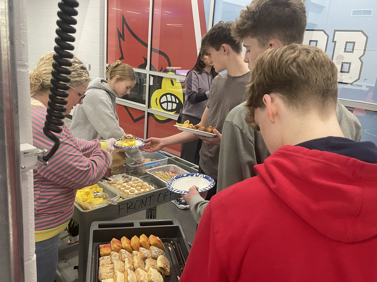 WC_BBall's tweet photo. Another team dinner in the books! Thanks to Roper Honda of Webb City for providing the meal and our awesome parents for helping feed the boys. https://t.co/VmOEHDq5Ut