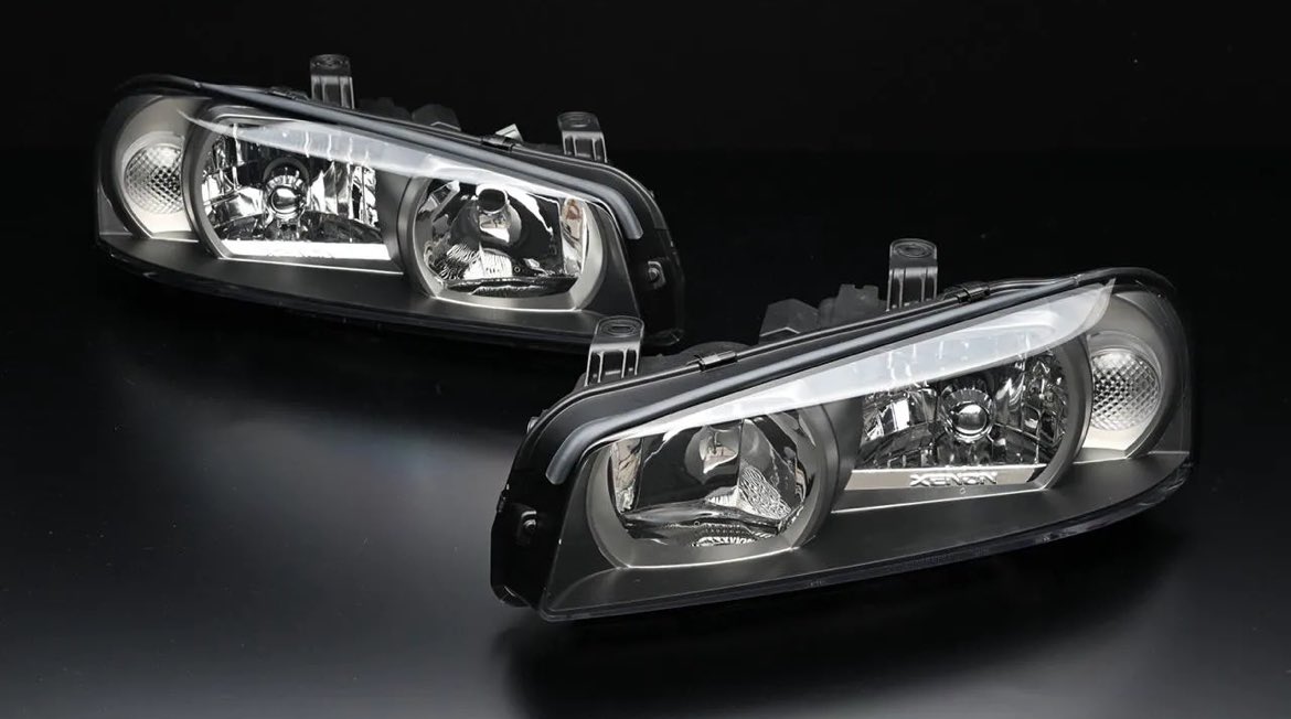 R34乗りに朗報！ ワイズスクウェアがついにBNR34後期純正形状のヘッドライトを出しますぞ〜！

motor-fan.jp/weboption/arti…