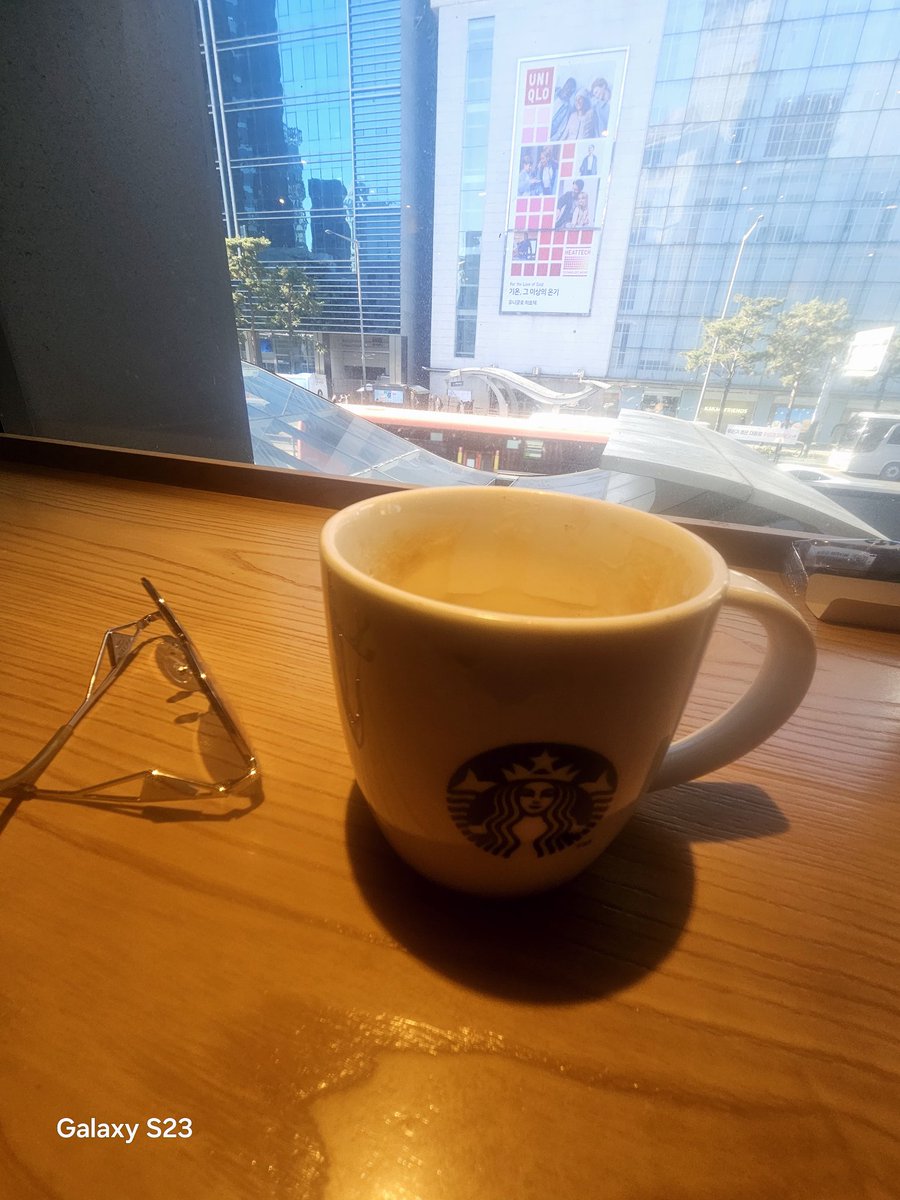 Өглөөний мэнд #ХНайзуудаа
Та нартаа утаагүй тунгалаг сайхан өглөөний мэндийг хүргэмээр санагдаад бна шүү🤗
 Бар болж маниудыг гийгүүлэх гээд яах вэ. Зүгээр л өдөр болгон утаагүй болгоод л өгчих. Амьдрах хүсэл, ажиллах чадвар илт дээшилж байна.