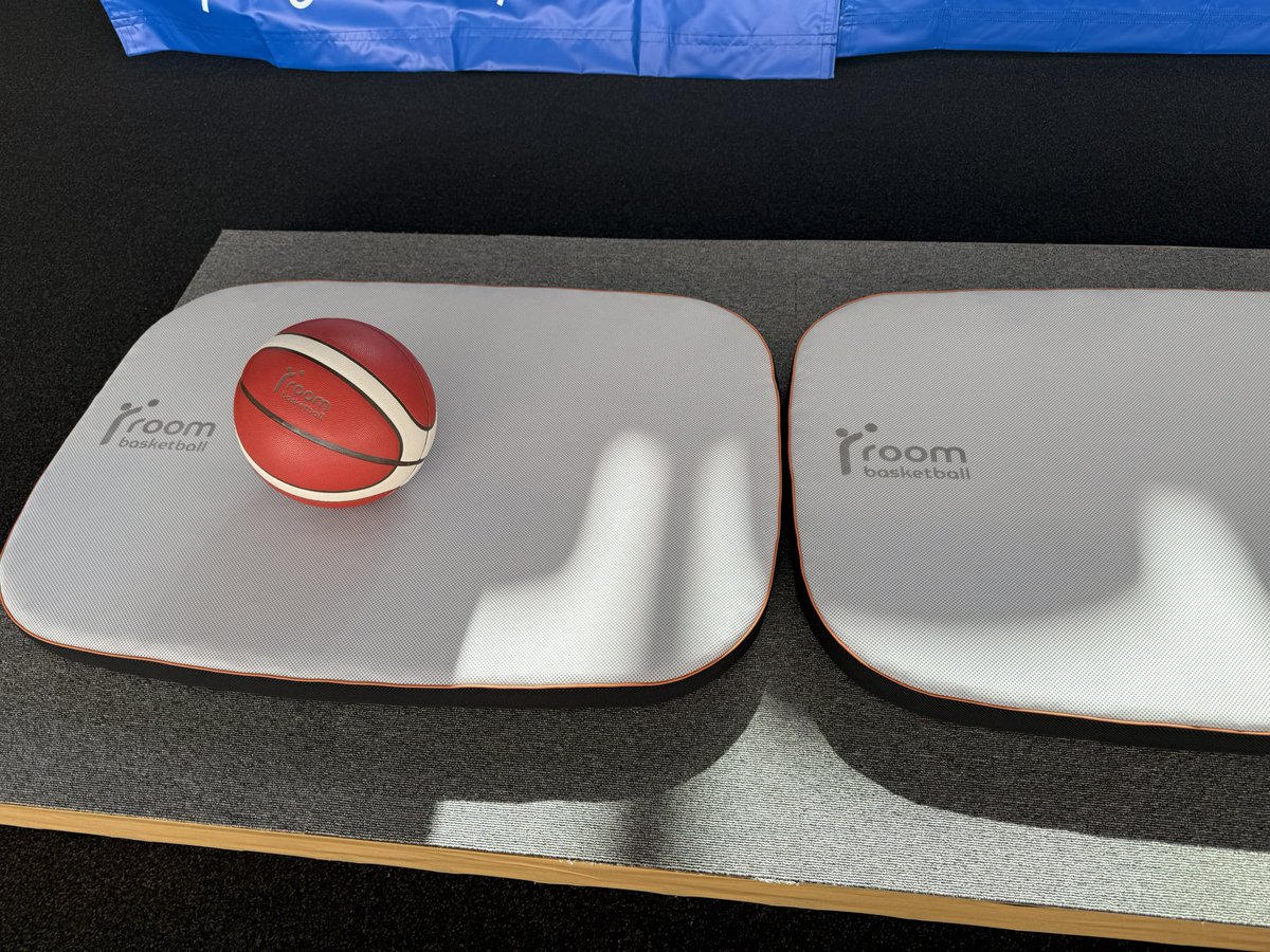 ジュニアウインターカップ会場にて、モルテンさんのブースがありました