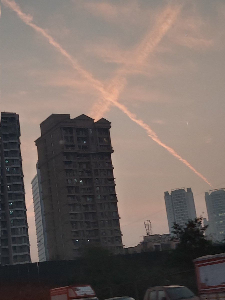 parag503's tweet photo. #ElonMusk's latest innovation: launching Twitter into the stratosphere...literally. Because who needs functional internet when you can have a giant sky logo? #Twitter #Musk #innovation #TheFuture #Tech #NaviMumbai https://t.co/CEMESPdggy