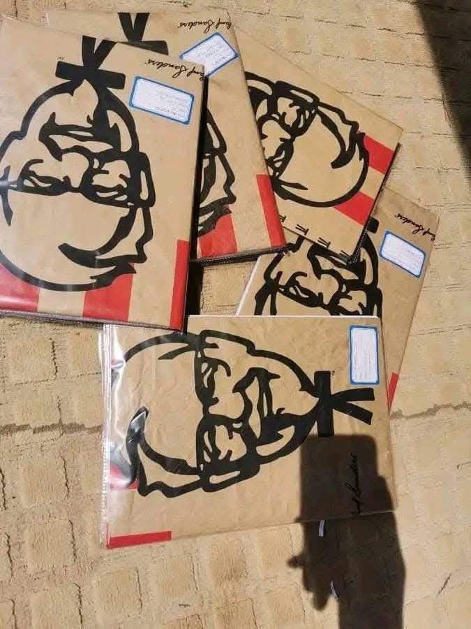 vanzijlruan's tweet image. Books covered - ✔️🙏