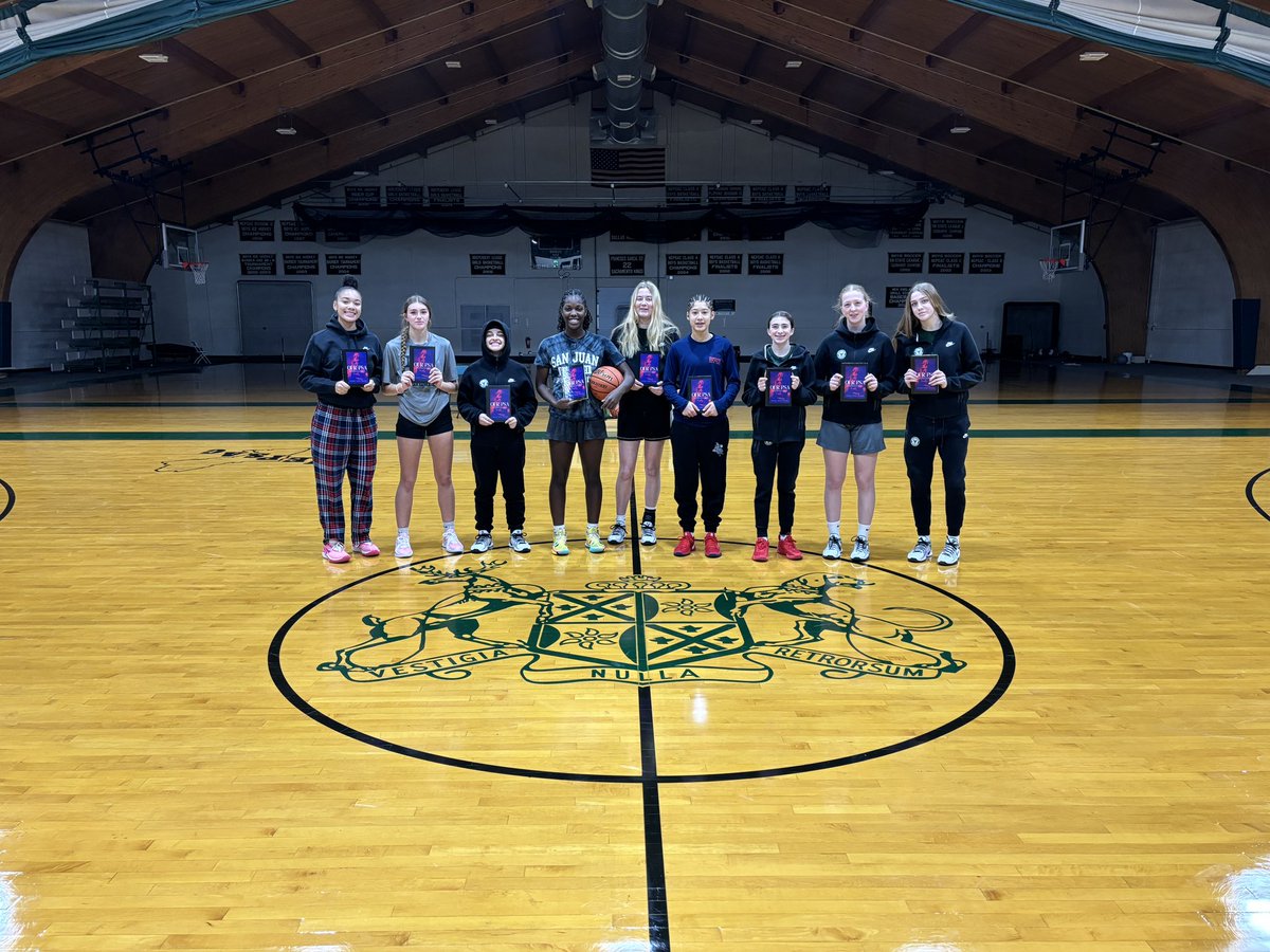 Happy New Year from us to you! Starting 2025 off one day at a time! 💚 Shout out to <a href="/PSACardinals/">ProScholarsAthletics</a> for the books! Check out Amazon and grab a copy! #AntlersUp 🤍