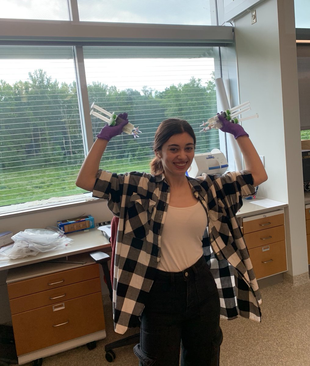 Curious about a summer #internship at SERC, but not sure what to expect? Join us for two virtual information sessions on Jan. 16 and Jan. 22, with #intern coordinator Heather Richardson. Sign up at serc.si.edu/events/virtual…

📸 2024 intern Estela Millan (Credit: Amanda Reynolds)
