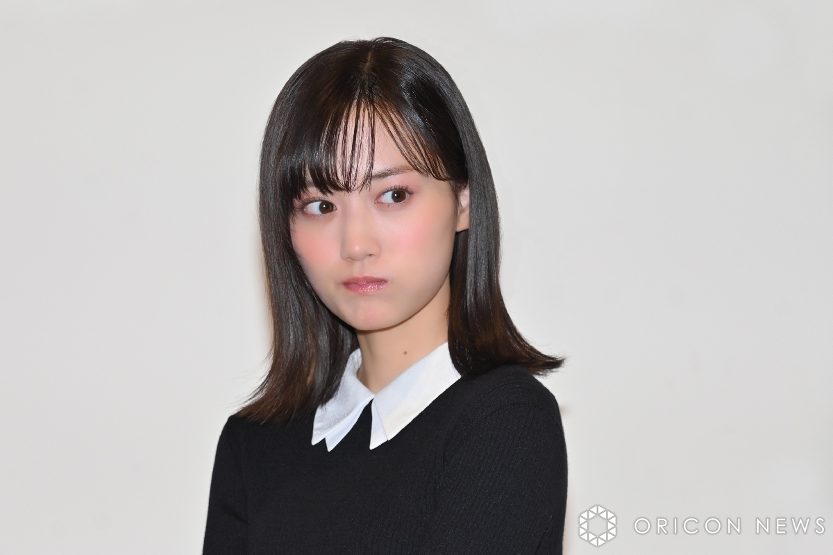 oricon's tweet photo. 🎤 山下美月 インタビュー【中編】
ドラマ『御曹司に恋はムズすぎる』

山下美月、家事の“マイルール”
「どれだけ疲れていても1時間は掃除」✨️

10代から1人暮らし…週4で料理も
「節約癖が抜けないですね(笑)」
https://t.co/QbdZ30UOxL

#山下美月 #御曹司に恋はムズすぎる @koimuzu_ktv https://t.co/mVDwjDjww2