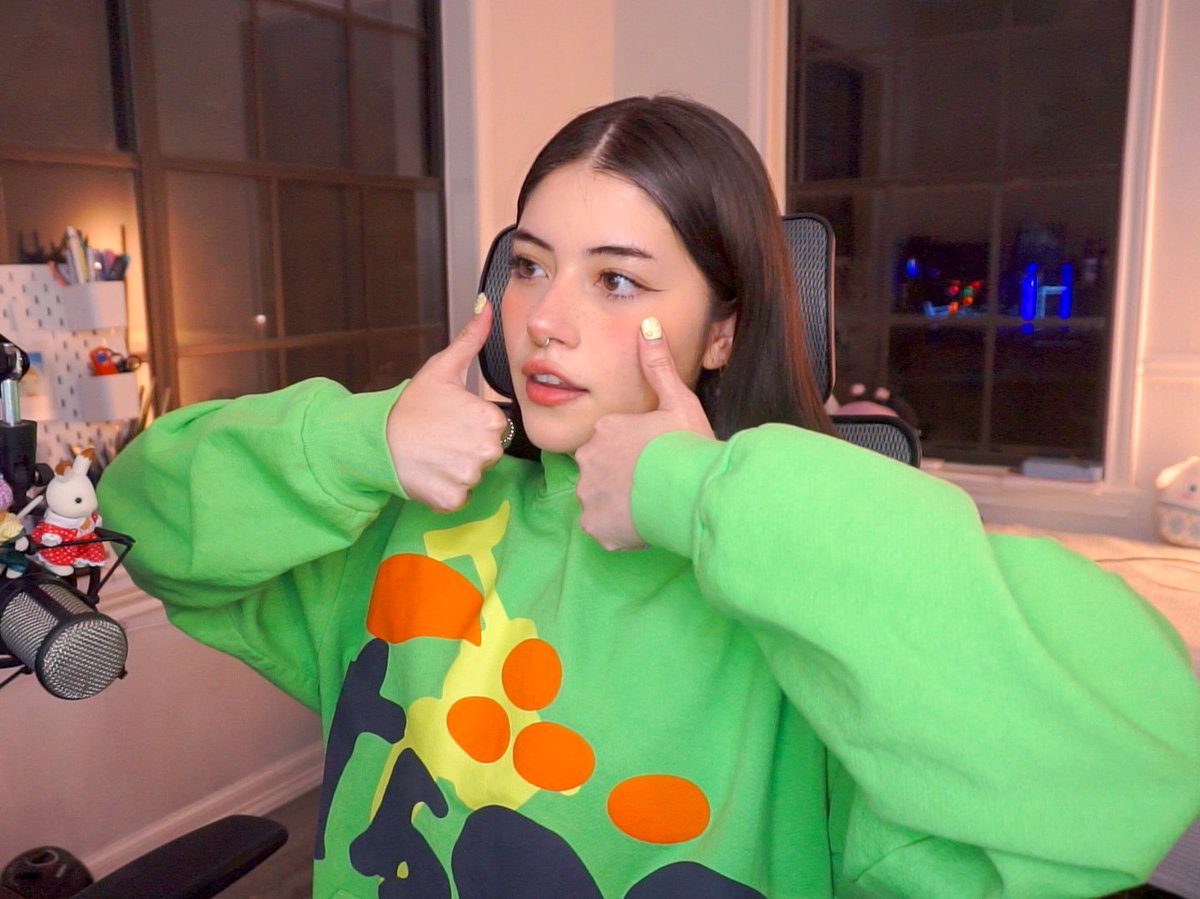 Dannespinoo's tweet image. HAY EMOTES NUEVOS😜 
-MIERCOLES DE LA ROSA 
+ REACCIONES 
+ VALITO:)
twitch.tv/dannespino rt y besito