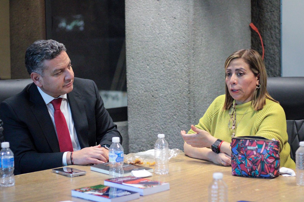 JavierTapiaS_mx's tweet photo. ✨ Me siento emocionado de comenzar este 2025 rodeado de un equipo extraordinario como la Dra. @coria_an, titular de la @IPN_SIP y el Mtro. @egonzalez_r , Director de la @dir_upiicsa . Juntos estamos impulsando un proyecto que transformará la educación en esta unidad académica. 🚀📚

💪 ¡Vamos por grandes logros este año! ¡Huélum! 🎉

🙌 Agradezco de corazón a mi estimada @GabrielaB_Mx por su constante apoyo. ¡Qué gran equipo! 👏✨

#InnovaciónEducativa #TrabajoEnEquipo #2025ConTodo #TransformandoLaEducación #UPIICSA #SIPIPN #VamosPorMás
