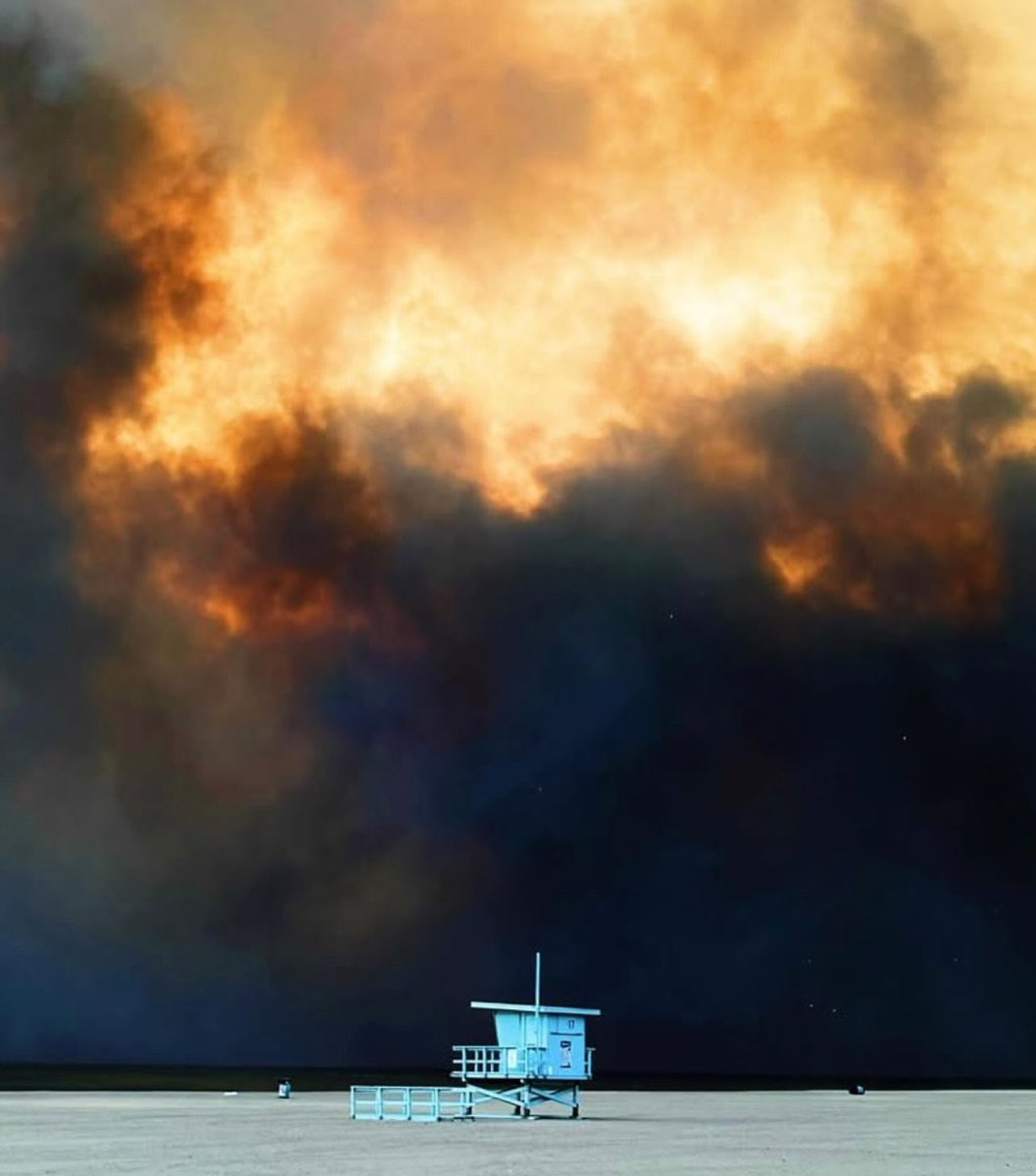 Stellaaa's tweet image. So many friends and family getting evacuated now in Los Angeles due to the Palisades fire spreading to the Hollywood Hills, Runyon and beyond. 

Whatever your preconceived notion about this city is, I can tell you this: 

There’s over ten million people that live in LA County (1…