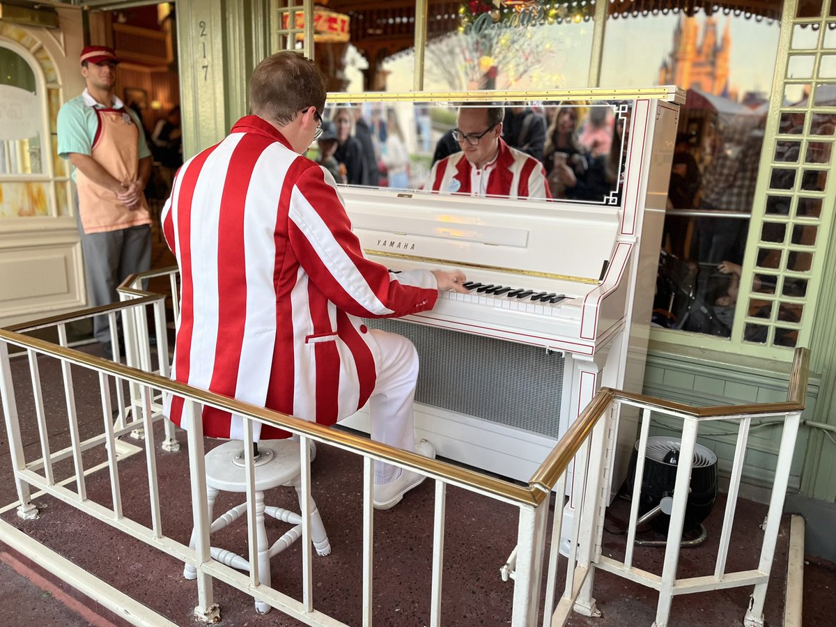 adam_ap_wdw's tweet image. A few pictures at Disney 
Big Thunder Railroad
Grayson, pianist at Casey’s Corner off Main St 
Lighthouse at Yacht Club at the Boardwalk
Dale at Wilderness Lodge