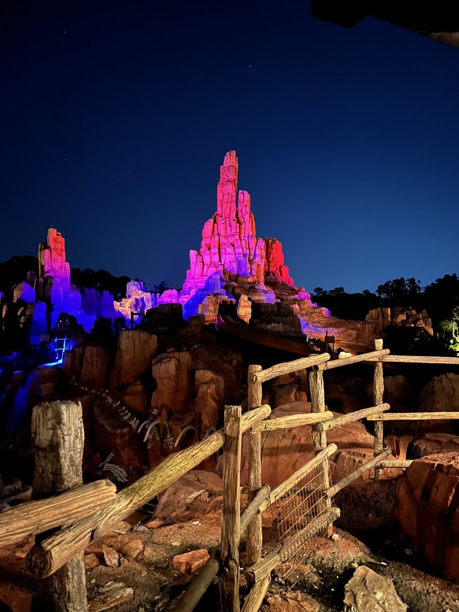 adam_ap_wdw's tweet image. A few pictures at Disney 
Big Thunder Railroad
Grayson, pianist at Casey’s Corner off Main St 
Lighthouse at Yacht Club at the Boardwalk
Dale at Wilderness Lodge