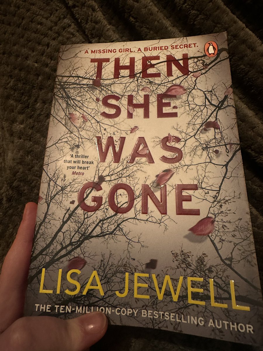 bmthchick1988's tweet photo. @lisajewelluk got up at midnight as I couldn’t sleep. Just gone 3am and finished this. Simply amazing. One of the best books I’ve read. https://t.co/f7YFLXiWLU