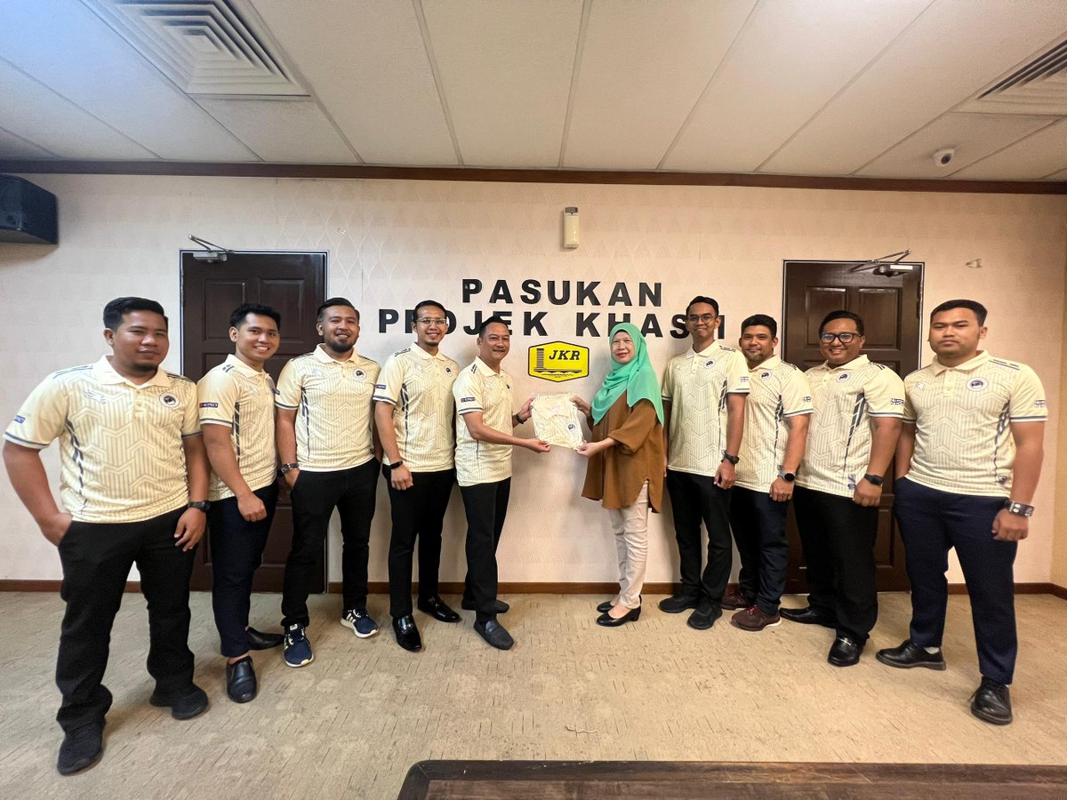 PASUKAN PROJEK KHAS 1 (@ppk1_jkr) on Twitter photo Majlis serahan jersi pasukan dan ambil restu Pengarah bagi pasukan Futsal PPK 1 bagi menyertai SUKA-SUKA FUTSAL ANTARA CAWANGAN JKR 2025 yang akan berlangsung pada 11 Januari 2025 di KSL, Puchong
#IamJKR #PPK1Hebat Majlis serahan jersi pasukan dan ambil restu Pengarah bagi pasukan Futsal PPK 1 bagi menyertai SUKA-SUKA FUTSAL ANTARA CAWANGAN JKR 2025 yang akan berlangsung pada 11 Januari 2025 di KSL, Puchong
#IamJKR #PPK1Hebat