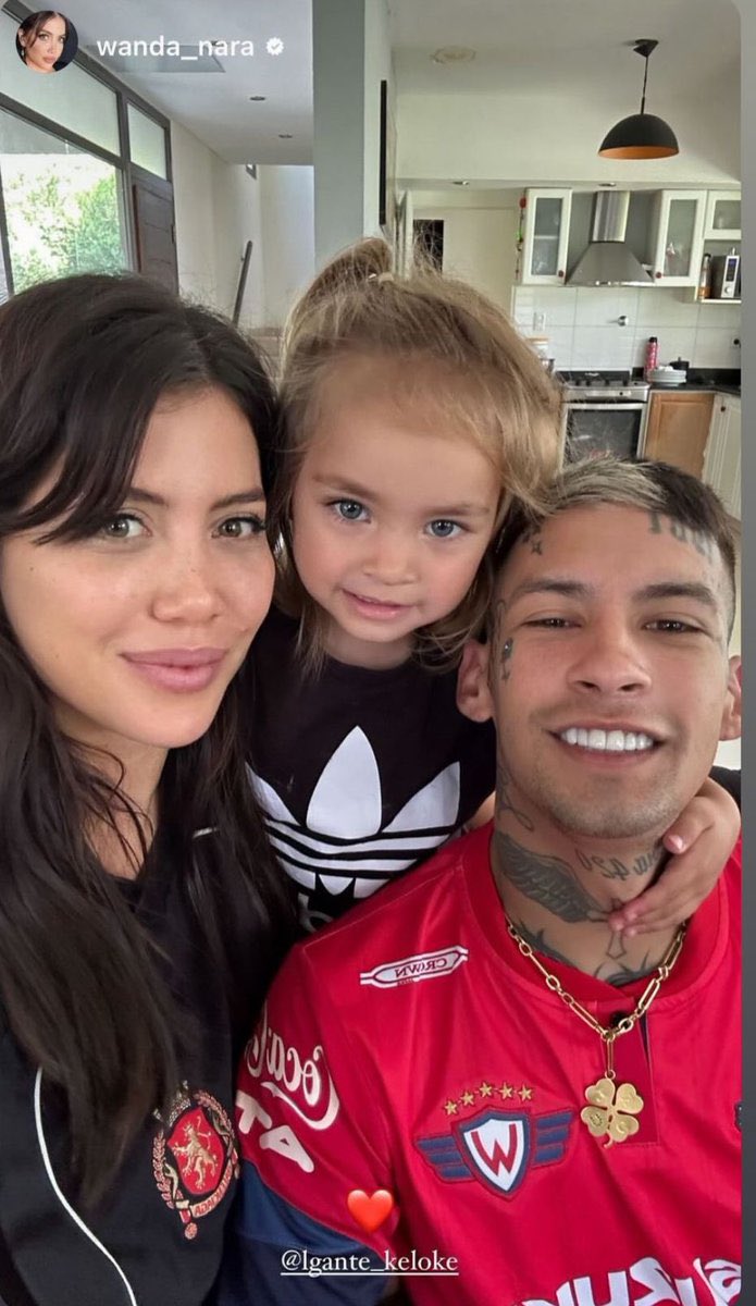 miaperonotanto's tweet image. Bueno no olvidemos que wanda también hizo lo mismo..... acá no hay santos si la hacemos a bancarsela cuando se la devuelven 
#WandaNara