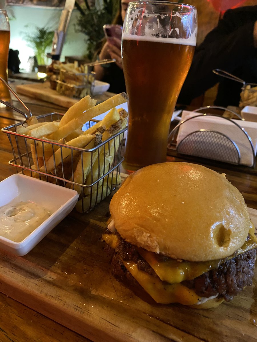 daraxpon's tweet photo. Extreme #ASAGUILTY moment today hehehe. Hamburger and beer night celebrating my boyfriend’s birthday~ 🍺🍔 https://t.co/OUJbTKcOh7