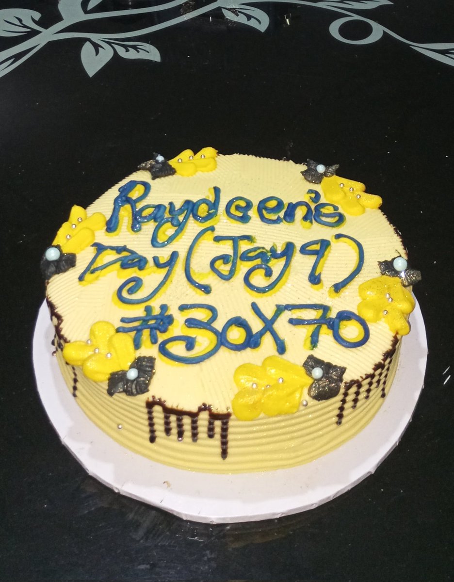 Raydeensquad's tweet photo. Happy RAYDEEN'S DAY to you all. 
The First-Ten fans (The Rayderz) to send a congratulatory DM to RAYDEEN via our Instagram handle @RaydeenSquadRecords will get 10,000 Naira giveaway each. 

Let's go !!!

Endorsed by Raydeen Squad Records 

#TheyKnowWe
#30X70 #helevier #Maynata https://t.co/I6NQmI1F2Q