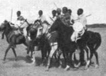 ShirwacOG's tweet image. Abyssinian troops under Ras Makonnen were sent to the Ogaden, but shortly afterward, they suffered a grievous defeat, losing 5,000 men to Reer Amadin Ogadens, led by #Jamac Dhari, in 1893.
Years later, Colonel Swayne observed the aftermath of this war, which was still visible.