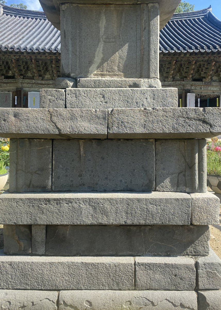 탑 위에 탑이라 불리는 공주 마곡사 오층석탑이 국보로 승격지정되었다는 오늘자 보도가 나왔습니다.