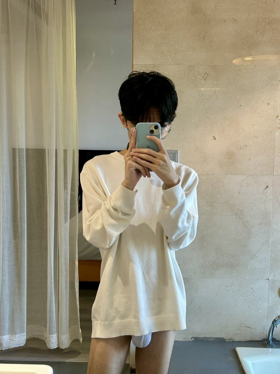 在房间里我想怎么穿都行咯