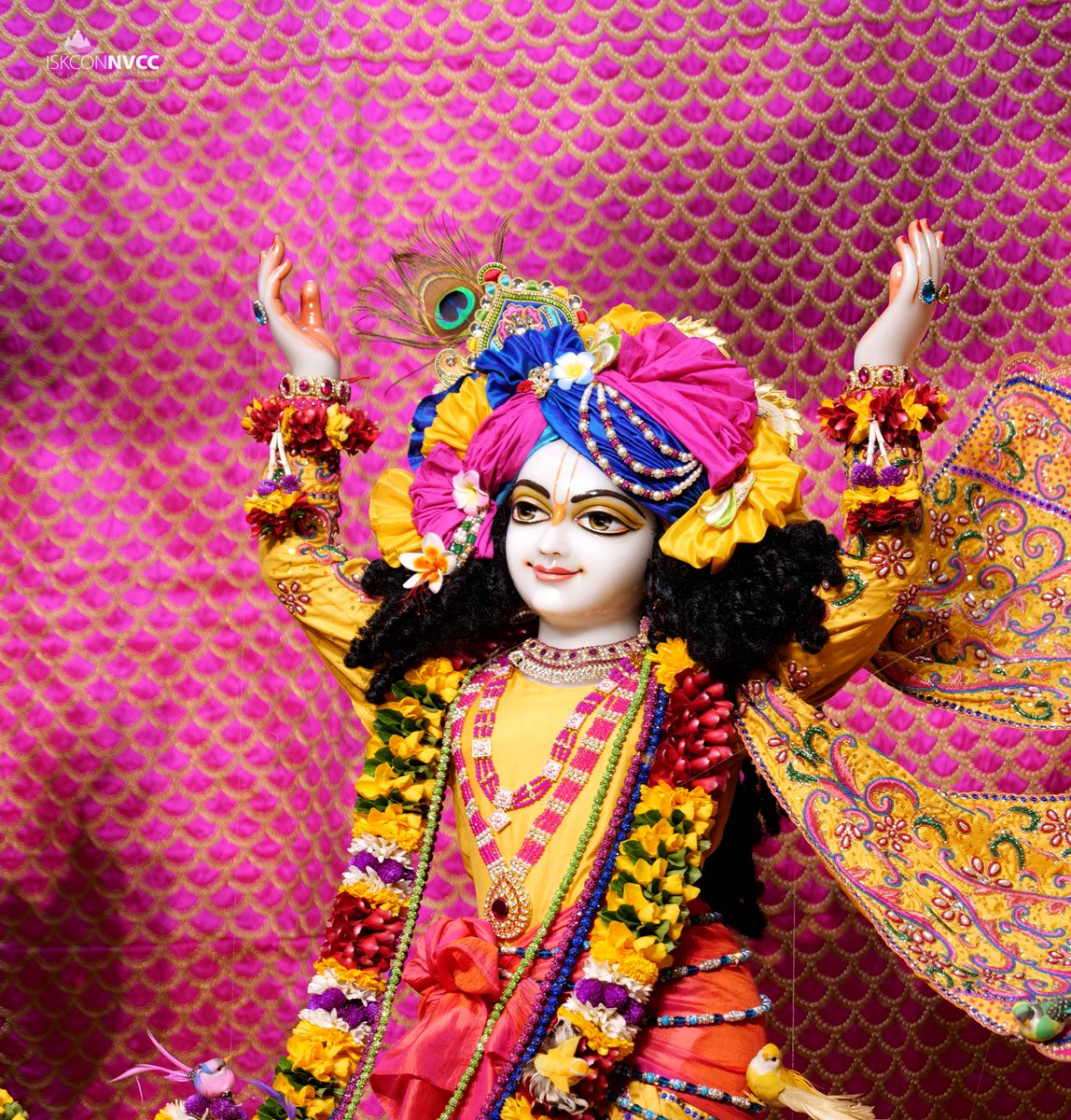 ISKCONPune's tweet photo. 🙏🏽Today's Darshan 📿 🗓09-01-2025🙏
🌷Sri Sri Gaur Nitai🌷
🚩@ISKCONNVCCPune🚩
.
.
#ISKCONNVCC #ISKCONPune #ISKCONNVCCPune #ISKCON
#9thjanuary #9thjanuary2025 #Thursday
#Harinaamsankirtan #Radheshyamdas #Radheradhe
#Sankirtan #Kirtan #Vrindavan #Mayapur #Prabhupada
#GVE https://t.co/08hfP7vjbP