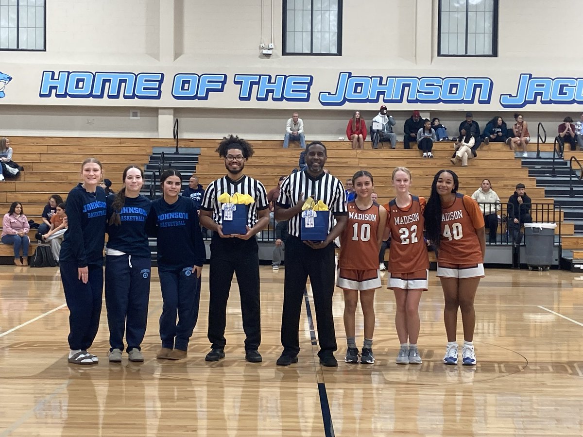 jjgirlshoops's tweet image. A big thank you to all the officials who dedicate their time, expertise, and effort to make every game fair and enjoyable! Your commitment to upholding the integrity of the sport doesn’t go unnoticed. We appreciate you! #ThankYouOfficials #RespectTheGame