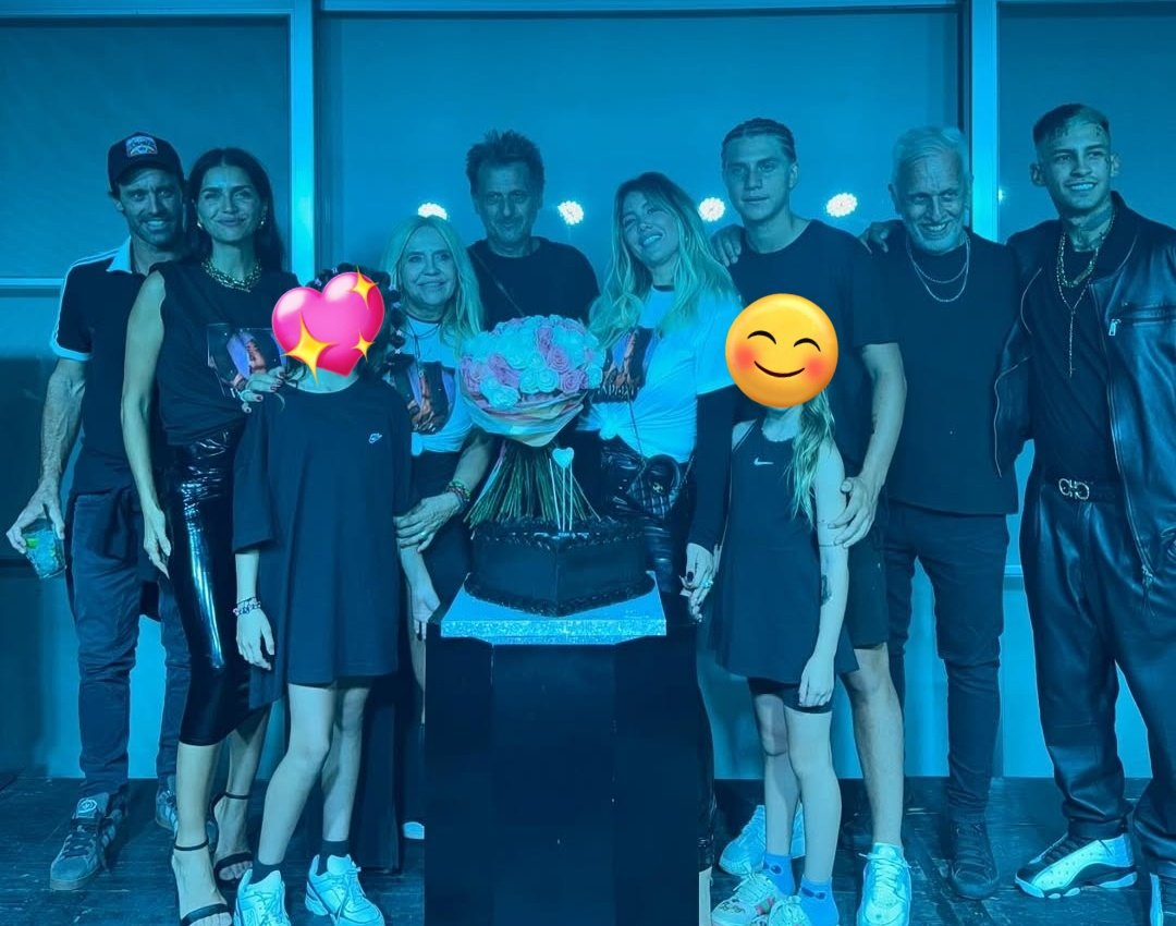 Nataliaocampoo's tweet photo. Ella puede exponer a sus hijos a todo eso, pero Icardi no??? 

NARCISISTA. EGOCÉNTRICA. MITÓMANA Y CELÓPATA. https://t.co/5heXiRzzvs