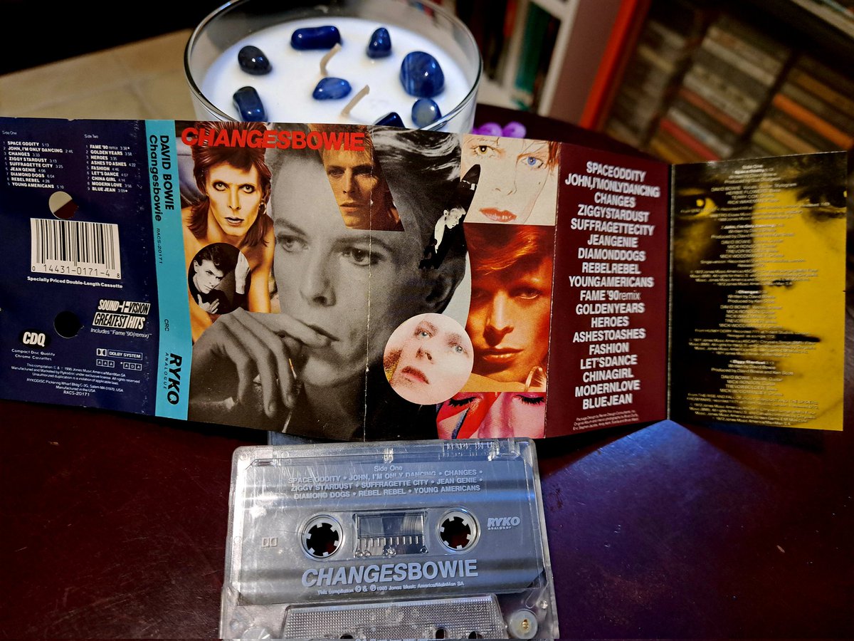 alexsquezada's tweet image. De las primeras Reediciones del Duke Blanco,editadas hace 35 años por el sello independiente Ryko Analogue,unas Joyas, las cuales incluían versiones alternas y rarezas  #ChangesBowie una fascinante compilación del 69 al 85 En está magnífica edición original de 1990 #BowieForever