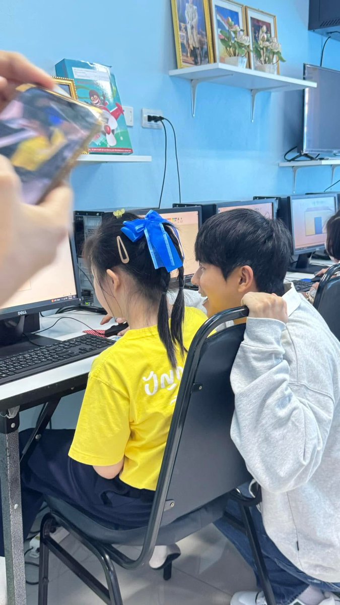 smkpsonly's tweet photo. ล่าสุดวันนี้ #คัลแลนพี่จอง #น้องแดน #จูดี้ และคุณมาญ่าได้ไปบริจาคเงินจำนวน 2,000,000 บาท เลี้ยงขนม ไอศครีมและทำกิจกรรมก���บเด็กๆที่โรงเรียนปัญญาวุ��ิกร มูลนิธิช่วยคนปัญญาอ่อนแห่งประเทศไทยในพระบรมราชินูปถัมภ์ เนื่องในโอกาสวันเด็กแห่งชาติ คำว่า “ตอบแทนสังคม”  คือไม่เกินจริงเลย🥹🤍 https://t.co/Msn8WowadU