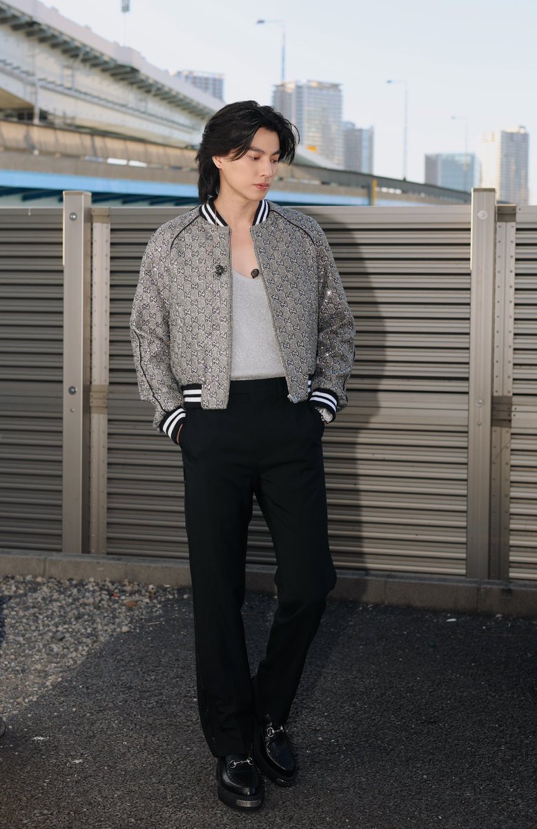 Knwupdate's tweet photo. โททัลุคจาก Gucci ลุคนี้ของน้องกลัฟ คณาวุฒิ หล่อโดดเด่นมาก สมฐานะ Brand Ambassador ที่สุดเลยค้าบ  

@gucci #Gucci #GulfBAGucci
@gulfkanawut #GulfKanawut https://t.co/EU0D3ctaaF