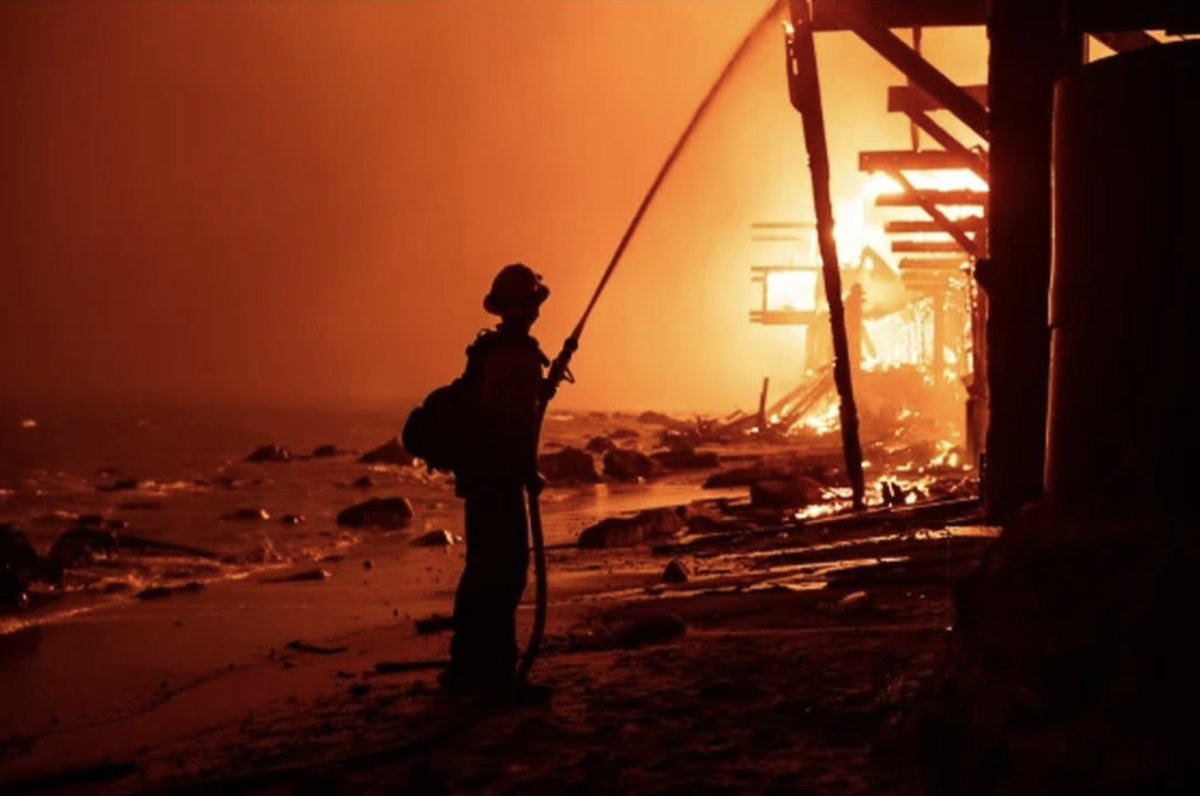 LACOFD's tweet image. 🔥1/8 PM Major IC Update🔥

#EatonFire
10,590 acres
0% containment

#PalisadesFire
15,832 acres
0% containment

#LidiaFire
348 acres
40% containment

#HurstFire 
700 acres
0% containment

For up to date emergency &amp;amp; evacuation information, please visit:

🔗 lacounty.gov/emergency