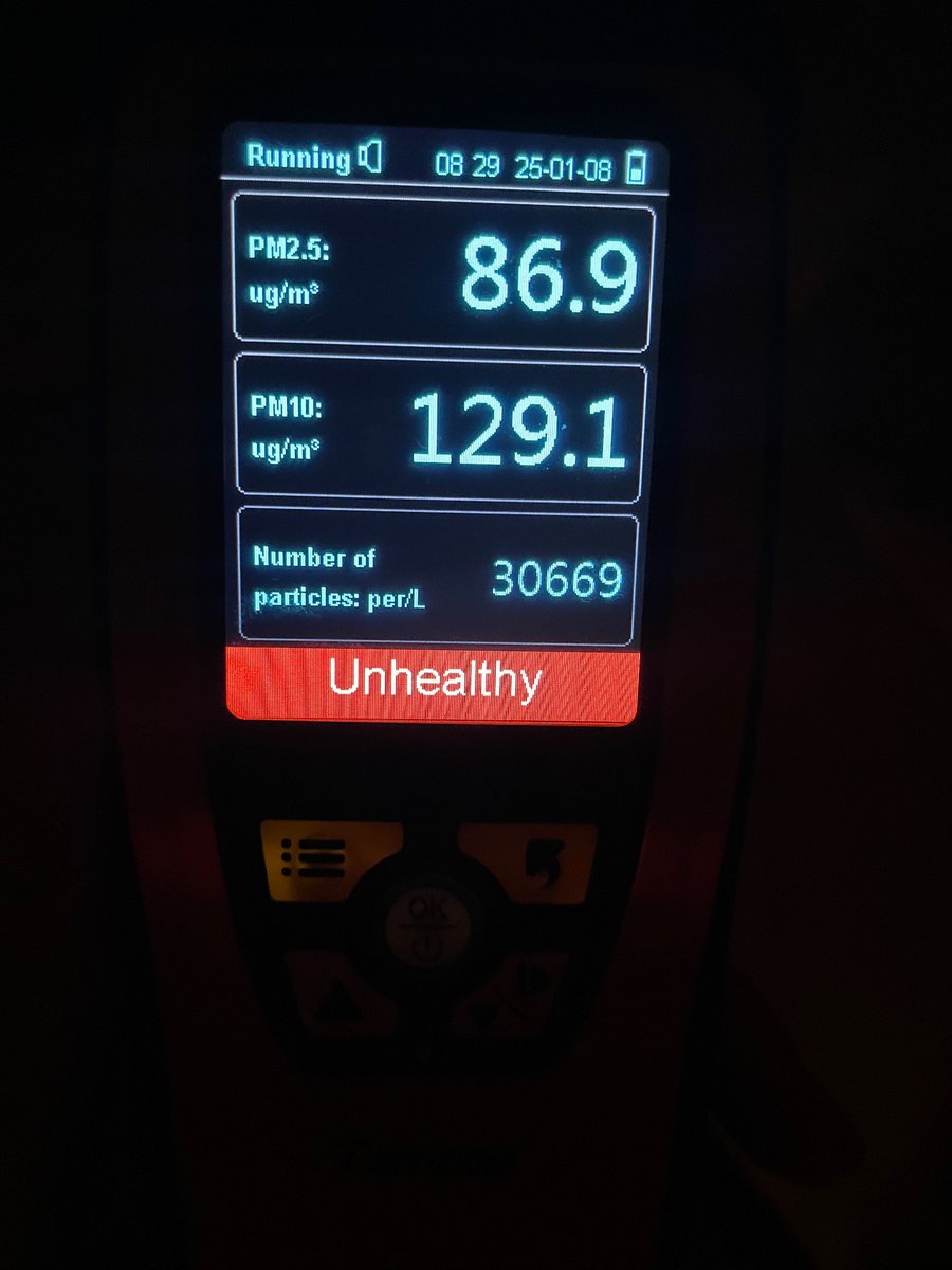 aaron_con_choco's tweet image. Wildfire smoke is entering homes in LA. On the left is a bedroom with two air filters, on the right a room with none. The pollutants measured are PM10 and PM2.5.

To stay safe, wear respirators or other tight fitting masks, and run air filters if you have them.