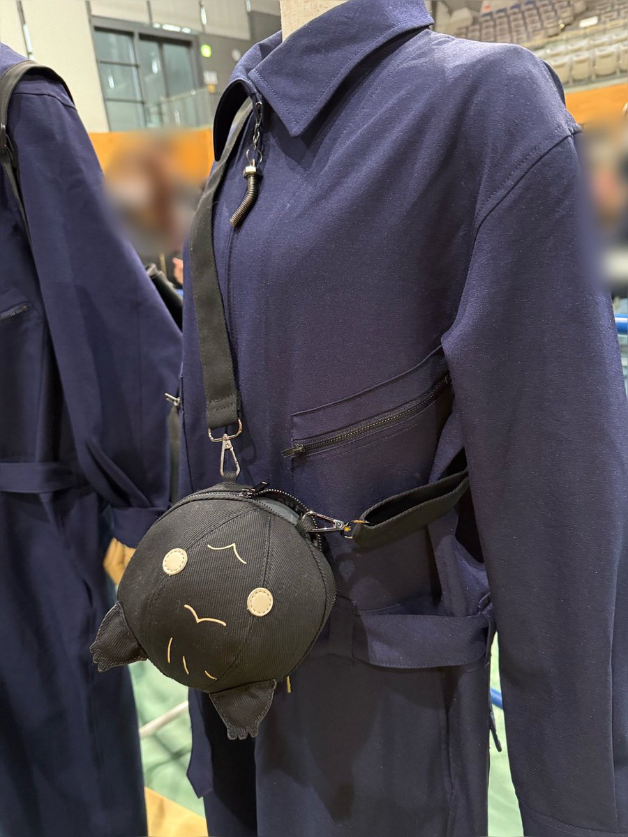 グッズのいきもの君ポーチ、スマホもギリ入らないらしいww たぶん