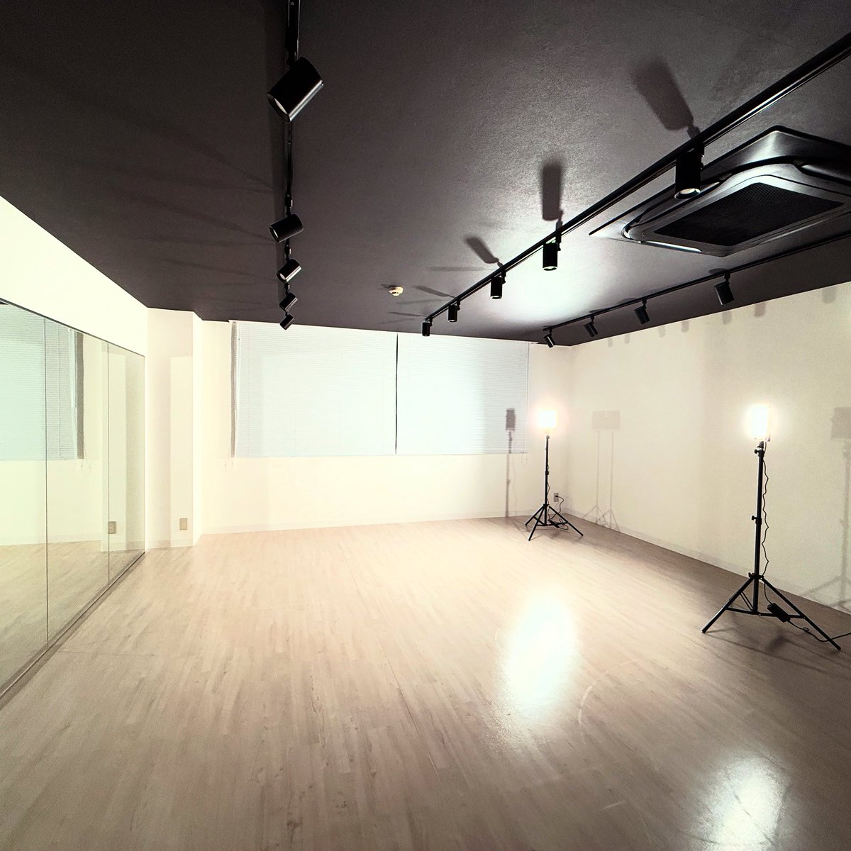 ダンススタジオ、照明の魅力を強めてみました。ブランディングとは、、、。
instagram.com/grasses_studio…