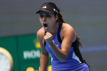 ReporteroStder's tweet photo. #Deportes
Duro debut de la tenista cucuteña #CamilaOsorio, jugará ante una preclasificada en su estreno en el Abierto de Australia 🇦🇺. En caso de ganar, podría jugar ante Ons Jabeur en la segunda ronda 
#AusOpen https://t.co/v9W9xON61F