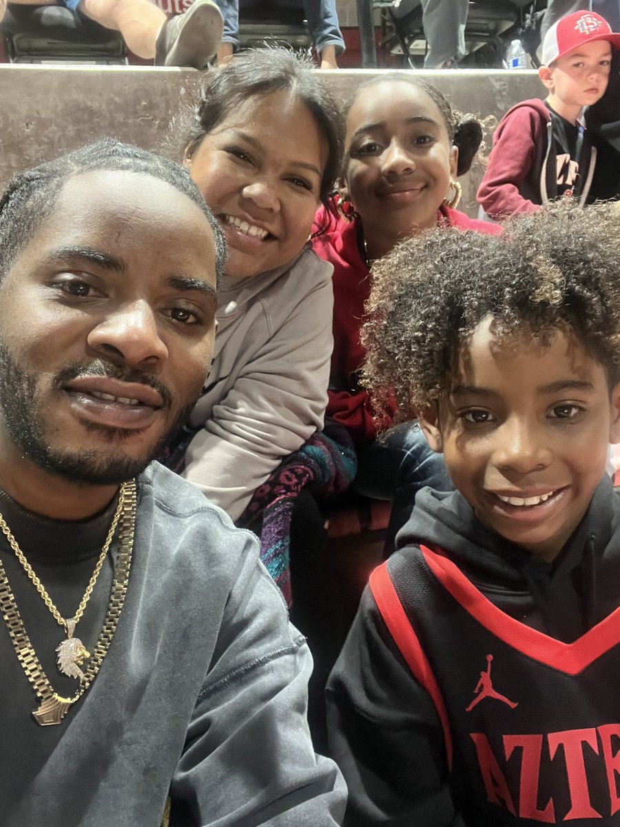 davonbackup's tweet image. #GoAztecs