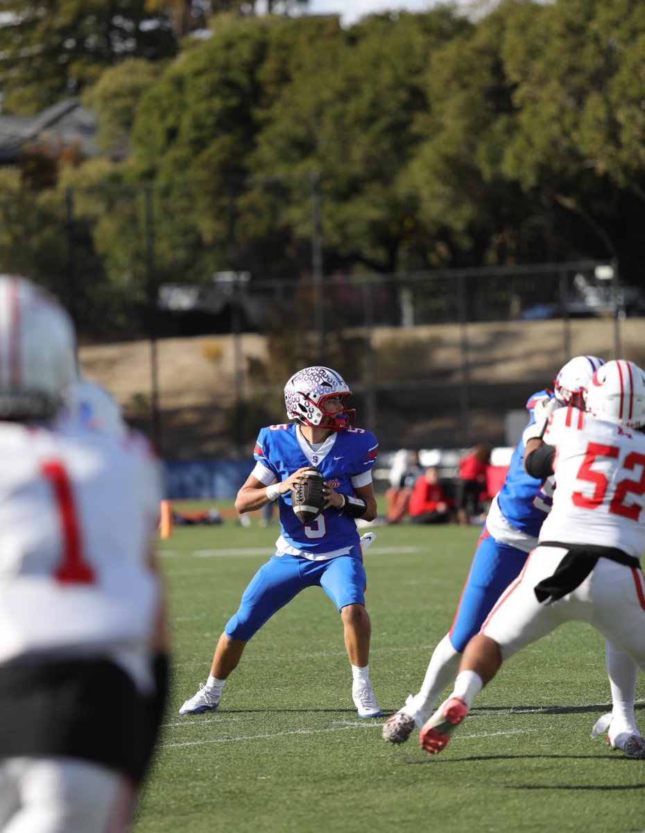 Junior season highlights 

Thanks to all my coaches and teammates for an amazing year

🏆CIF 4AA state champion
🔷2,780 passing yards, 38 tds
🔷967 rushing yards, 9tds 
🔷Press democrat Offensive POTY
🔷SF Chronicle North Bay POTY
🔷2nd team Bay Area 
🎥 hudl.com/v/2QRVDK