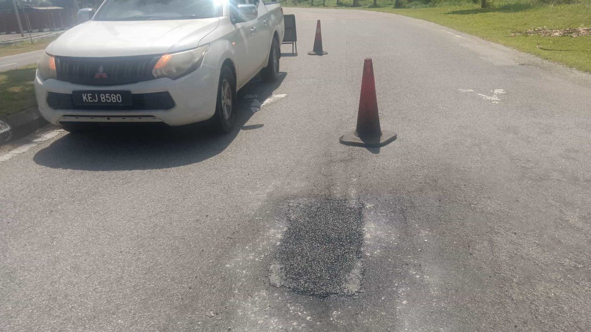 8 Januari 2024 - #KUANTAN   

Jalan Bandar Kuantan Puteri 
Seksyen 1.40

Kerja-kerja #RO1 Pothole Patching telah dijalankan di lokasi terbabit  

#ypmcare 
#ypmsb