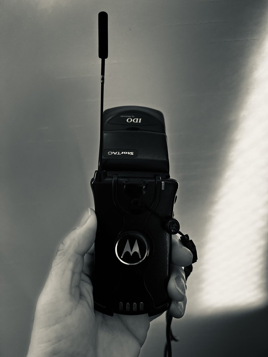 ange_riro's tweet photo. 最近携帯繋がり悪いし😨
@MotorolaJP
#motorola
#motorolalover
#startac https://t.co/5GILdL6eWy