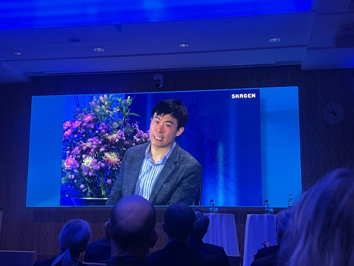 Spot on! Viktigt föredrag i vår tid. Prof Alex Edmans LBS inleder #skagenconference 2025 <a href="/skagenfunds/">SKAGEN Funds</a> om desinformation och behovet av att ifrågasätta sina förutfattade meningar - när det gäller investeringar och annat.