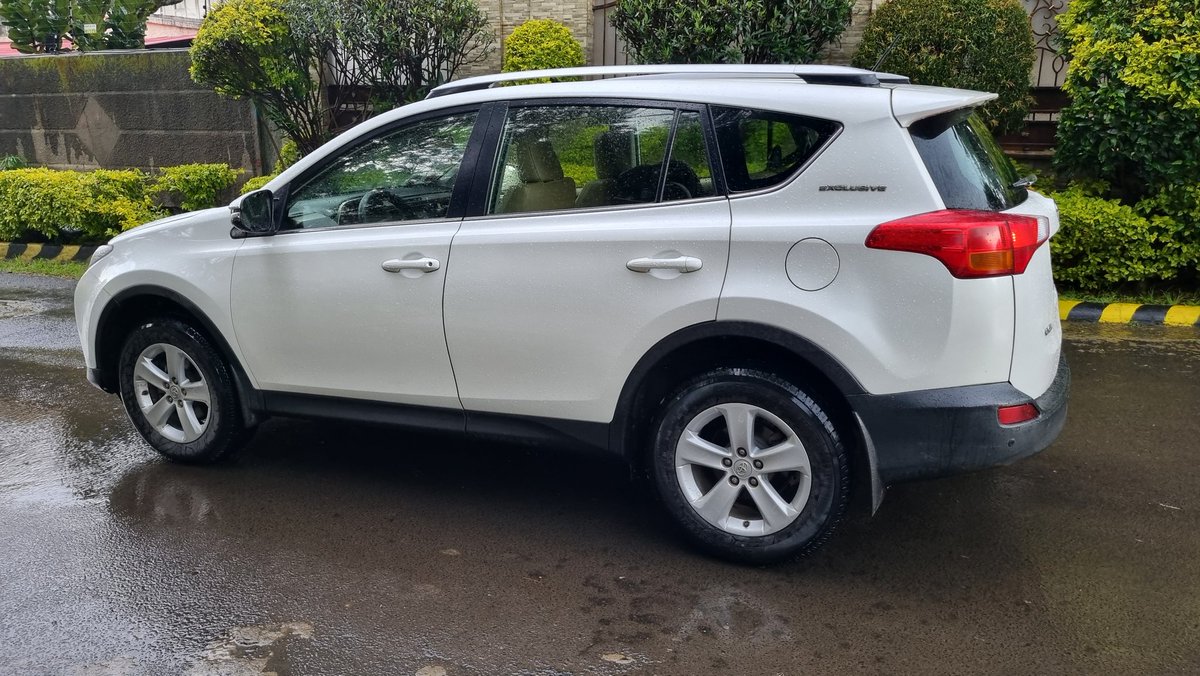 solassefa's tweet photo. Selling my 2013 RAV4 in excellent condition. Single owner and diligently serviced.  Dubai/US Trim 2.5L gasoline engine. Sun roof, leather interior and brand new tyres. 

I am switching to electric. That's all the reason I am selling. 

DM with inquiry. https://t.co/6DKKc2m2vv