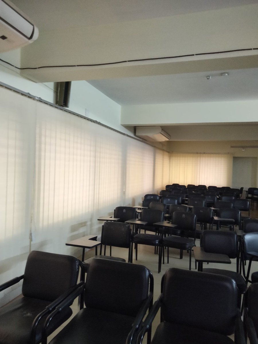 obaze_interiors's tweet photo. Redefine your office aesthetics with vertical blinds at unbeatable prices—Ksh 2,200 per square meter! 📞 Call 0740489487. #OfficeDecor #BlindsDeal #KenyaBlinds https://t.co/c0AJ5sSxnZ