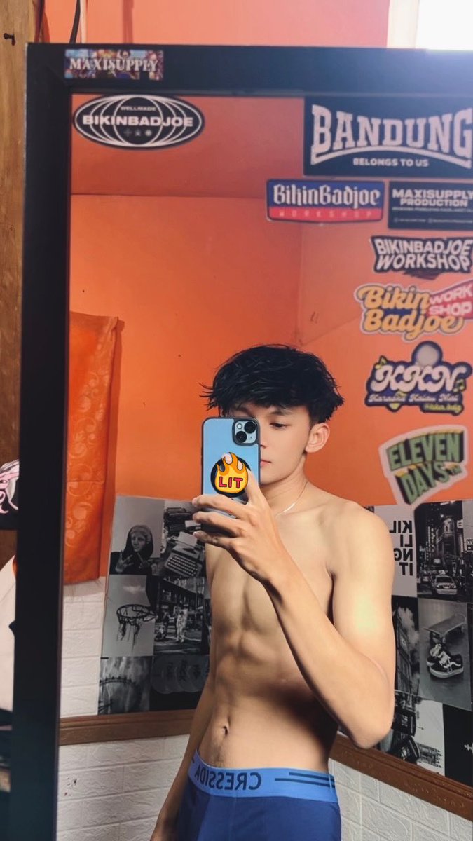 Seger banget dah mandi kek ada yg mau ngajak keluar aja 🫠