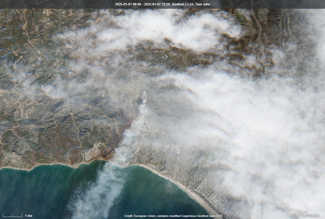 earthviewssat's tweet photo. The Palisades Fire in California has burned over 17,000 acres and destroyed more than 1,000 structures.  Strong winds fueled the rapid spread, prompting evacuations of thousands. Governor Newsom declared a state of emergency. https://t.co/WHkP7AdSg2